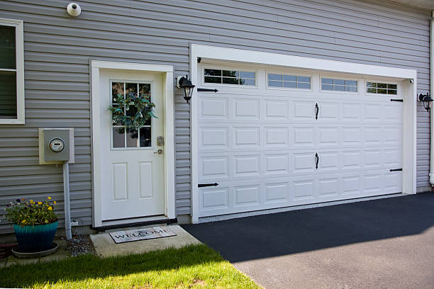 24/7 Emergency Garage Door Panel Replacement experts in Roseau, MN